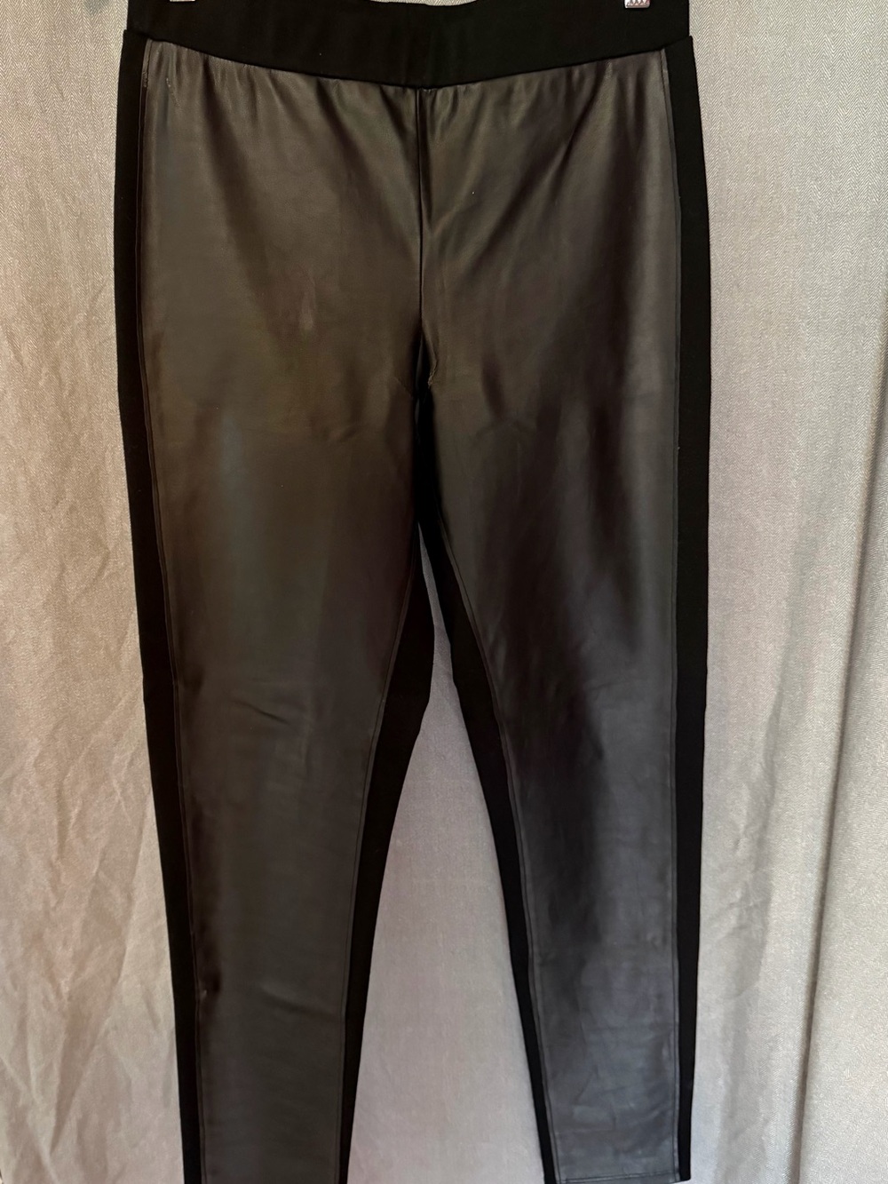 Velvet by Graham & Spencer Black Leggings